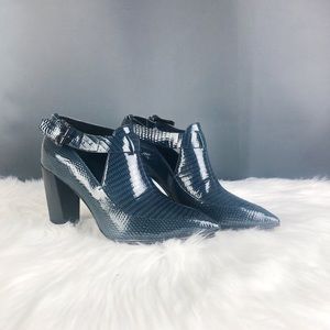 Rebecca Minkoff Shoe Size 7
Simply beautiful!!🔥🔥